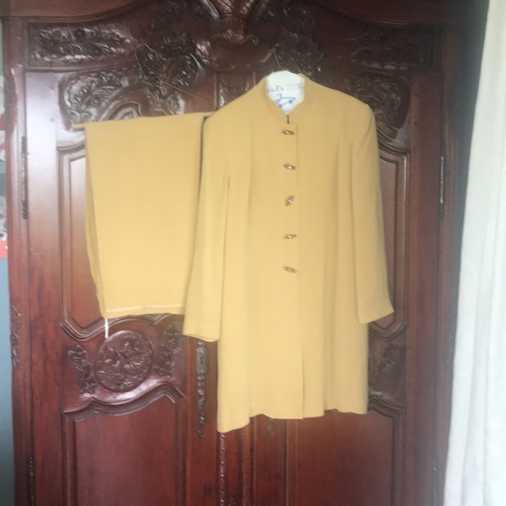 Miller  SHOR brand pant suit 100% silk